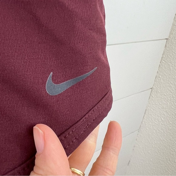 NIKE‎ Sherpa Therma Fleece Training Hoodie Women’s Size Medium Burgundy - Picture 5 of 11